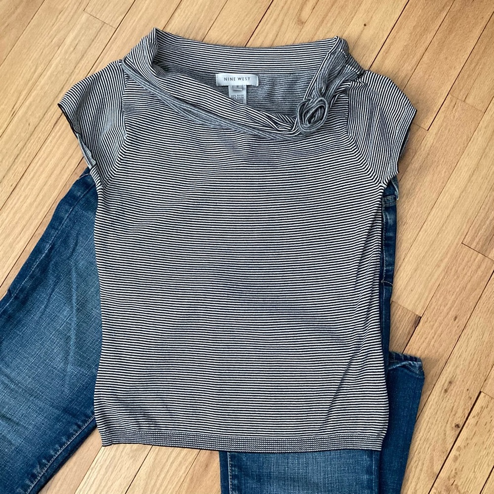 EUC Nine West Vintage SUPER CUTE knit top size S.